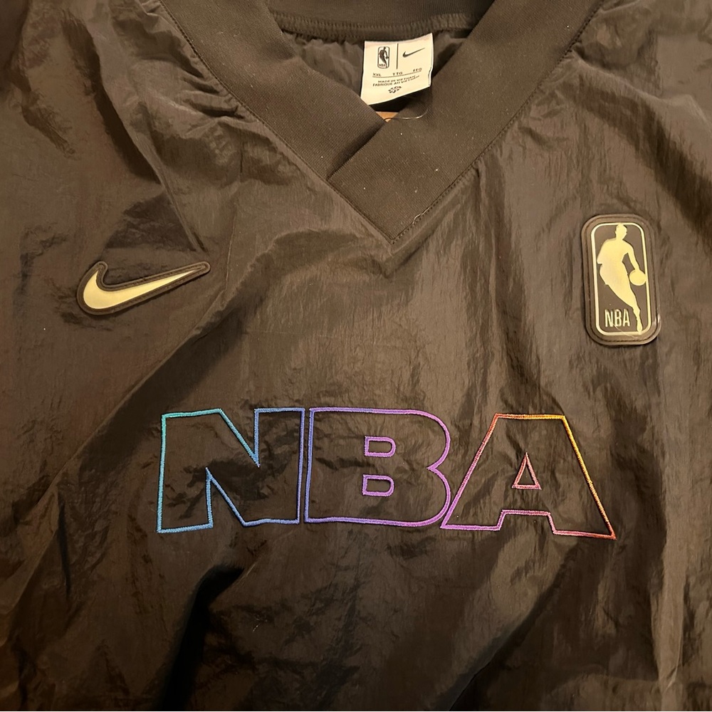 Women’s NBA Black Loose Fit Windbreaker Pullover - Picture 2 of 7